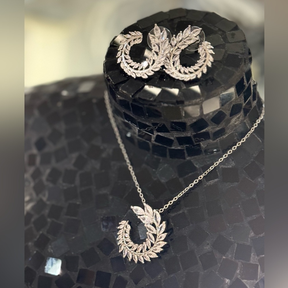 Necklace and earrings set